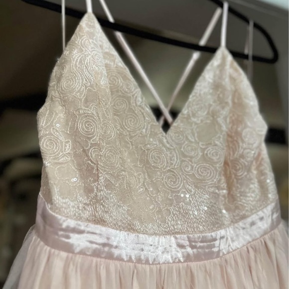 Elegant Pink Lace Evening Dress - Picture 2 of 6